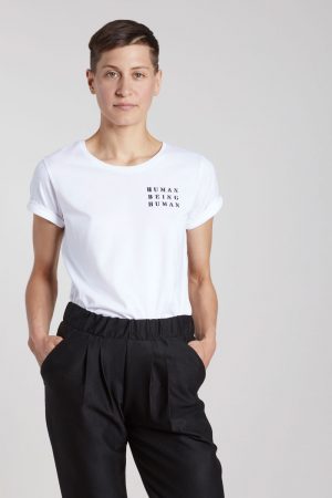 Human being Human - Damenshirt mit aufgerolltem Arm von Elternhaus